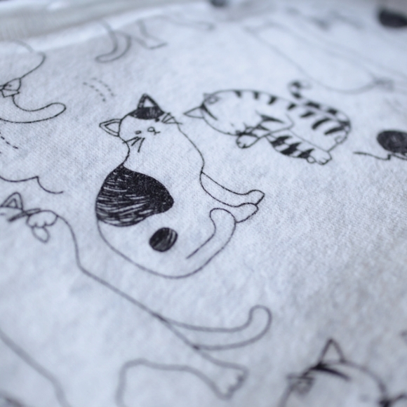 Sweatshirt with Kitty pattern -Size M - Picture 2 of 3